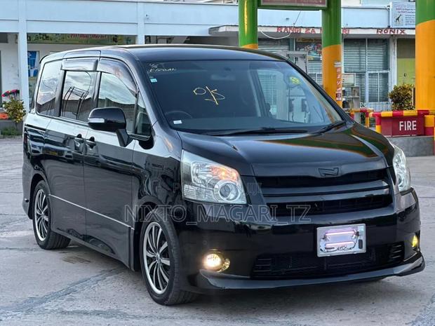 Toyota Noah 2009 Black