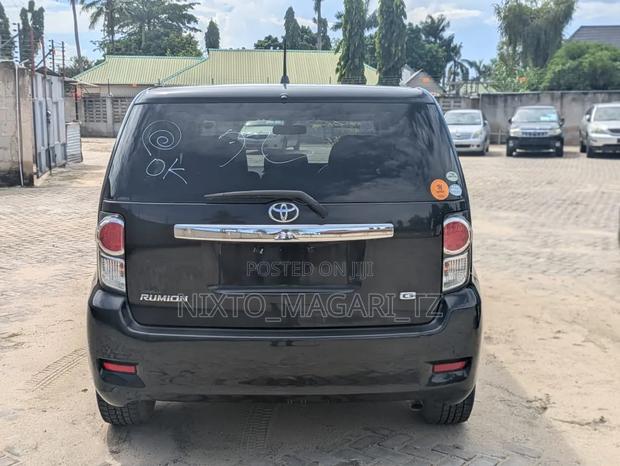 Toyota Corolla Rumion 2010 Black