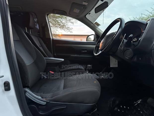 Mitsubishi Outlander 2013 White