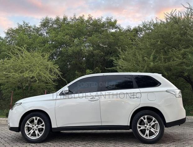 Mitsubishi Outlander 2013 White