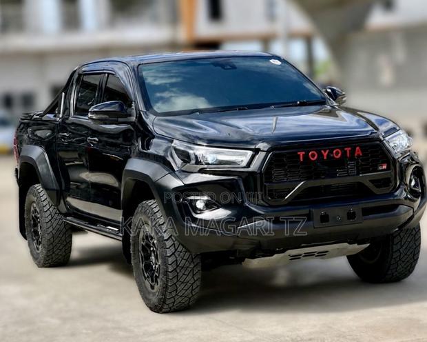 Toyota Hilux 2024 Black
