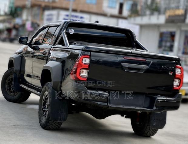Toyota Hilux 2024 Black