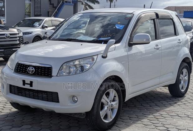 Toyota Rush 2008 White