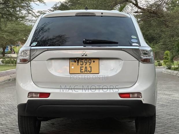 Mitsubishi Outlander 2013 White