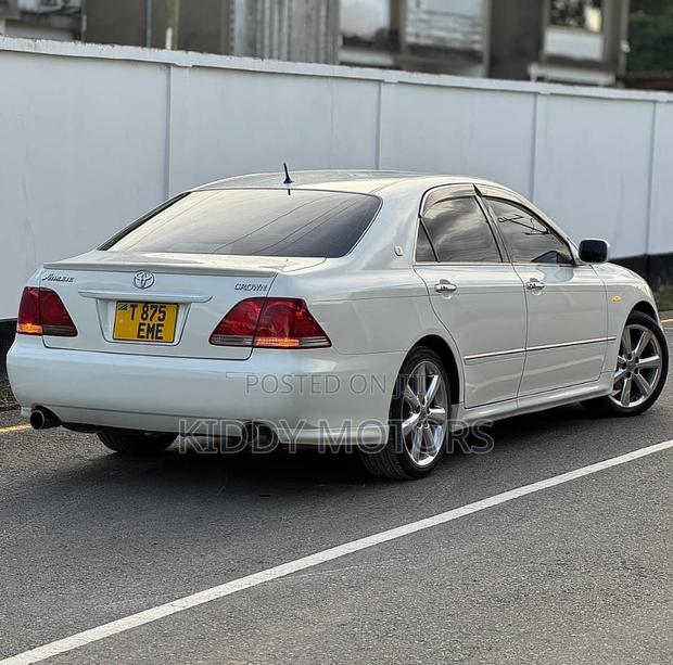 Toyota Crown 2009 Pearl