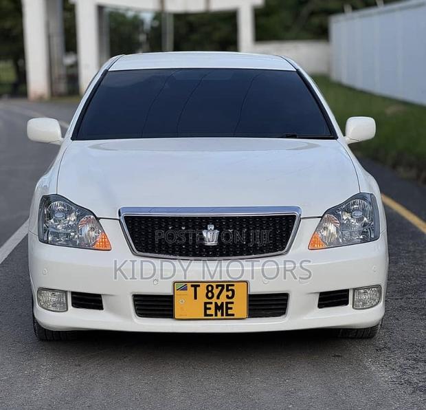 Toyota Crown 2009 Pearl