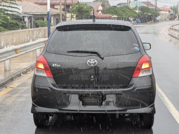 Toyota Vitz 2010 Black
