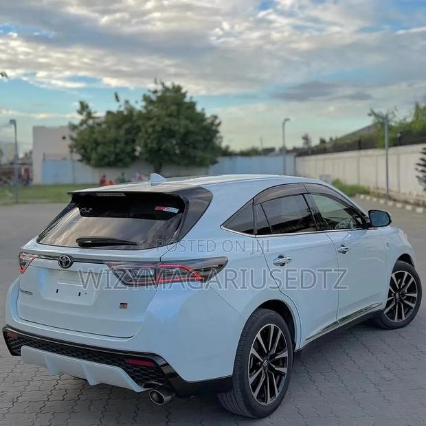 Toyota Harrier 2.0 2018 Ivory