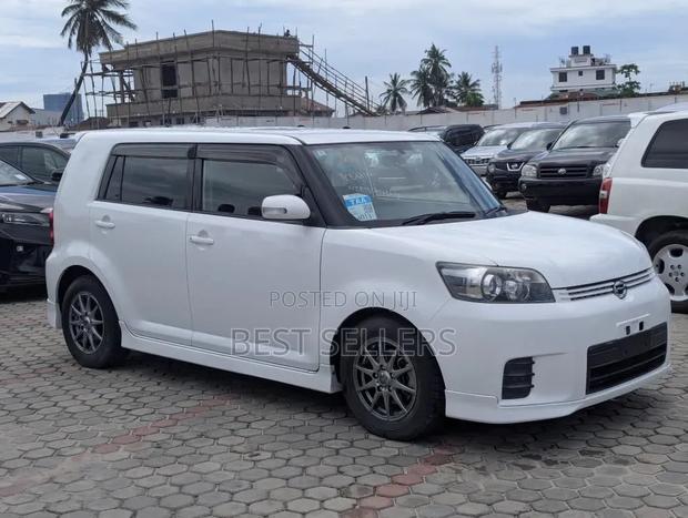 Toyota Corolla Rumion Hatchback 1.5 FWD 2009 White