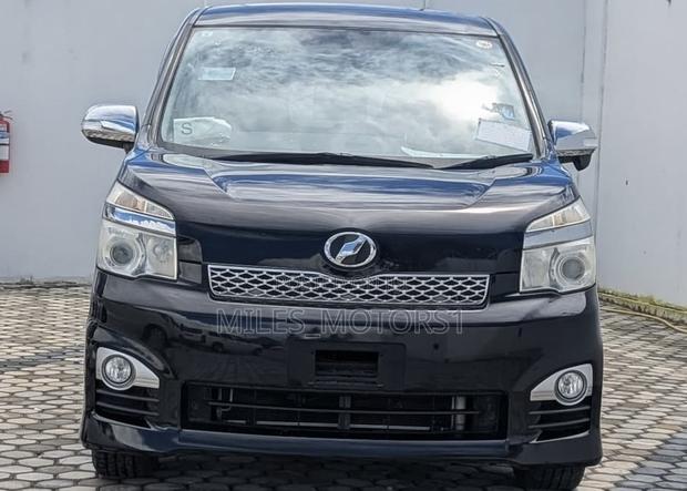 Toyota Noah 2013 Black