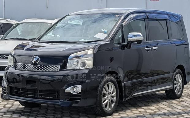 Toyota Noah 2013 Black