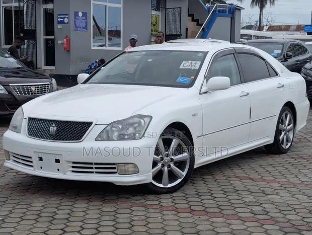 Toyota Crown 2004 White