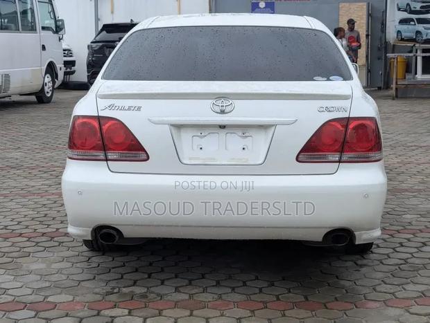 Toyota Crown 2004 White
