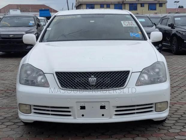 Toyota Crown 2004 White