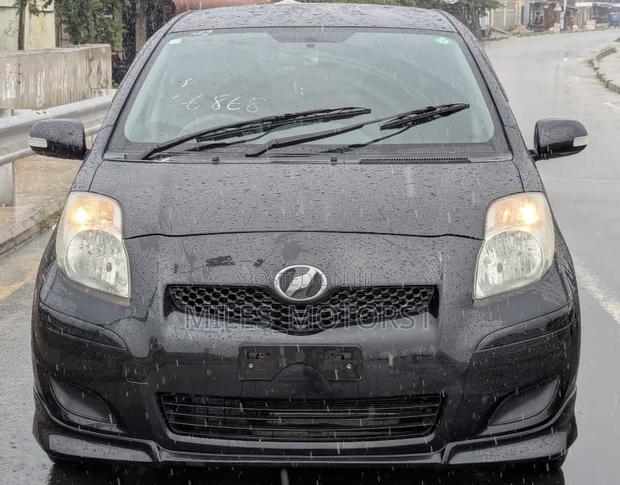 Toyota Vitz 2010 Black