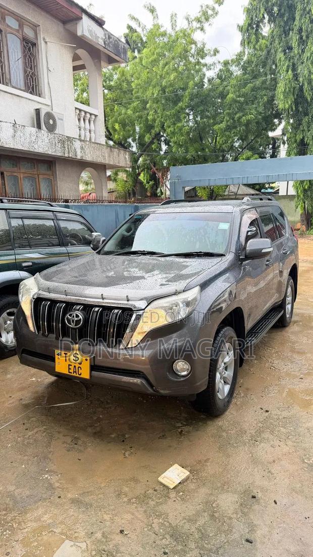Toyota Land Cruiser Prado 2015 Gray