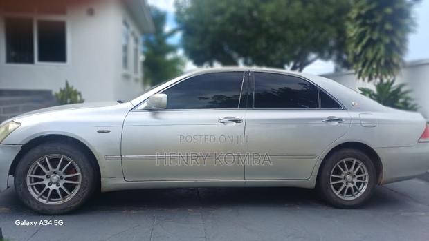 Toyota Crown 2004 Silver