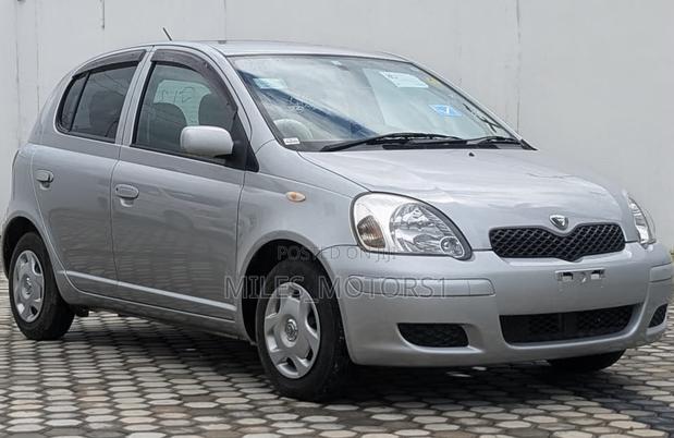 Toyota Vitz 2002 Silver