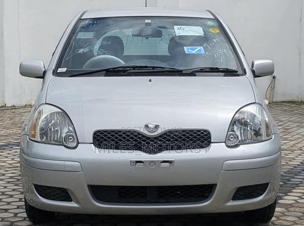Toyota Vitz 2002 Silver