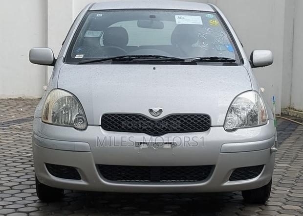 Toyota Vitz 2001 Silver
