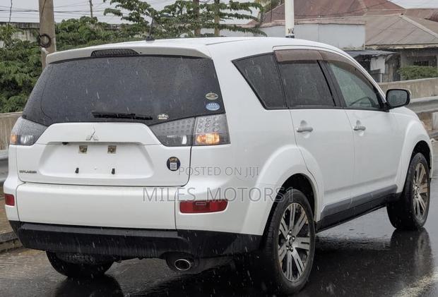Mitsubishi Outlander 2008 White