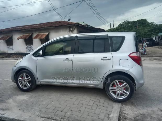 Toyota Ractis 2007 Silver