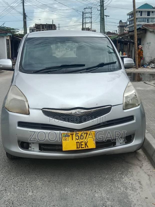 Toyota Ractis 2007 Silver