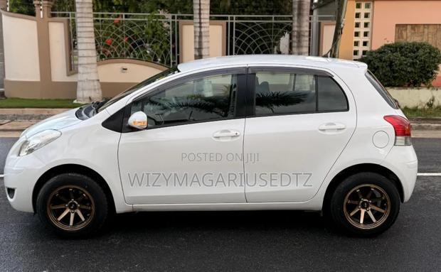 Toyota Vitz 2010 Burgundy