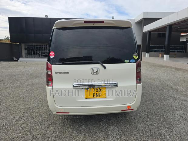 Honda Stepwgn 2009 White