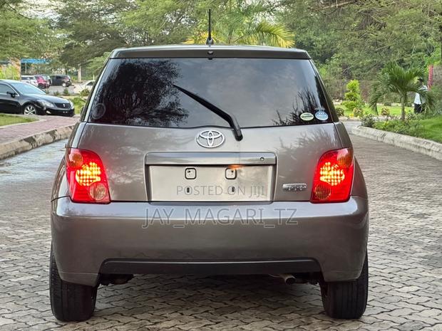 Toyota IST 2005 Gray