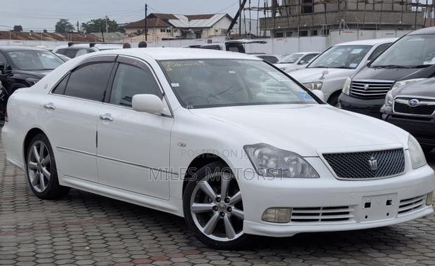 Toyota Crown 2004 White