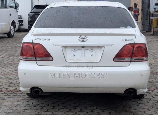 Toyota Crown 2004 White