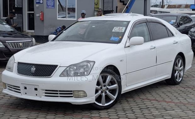 Toyota Crown 2004 White