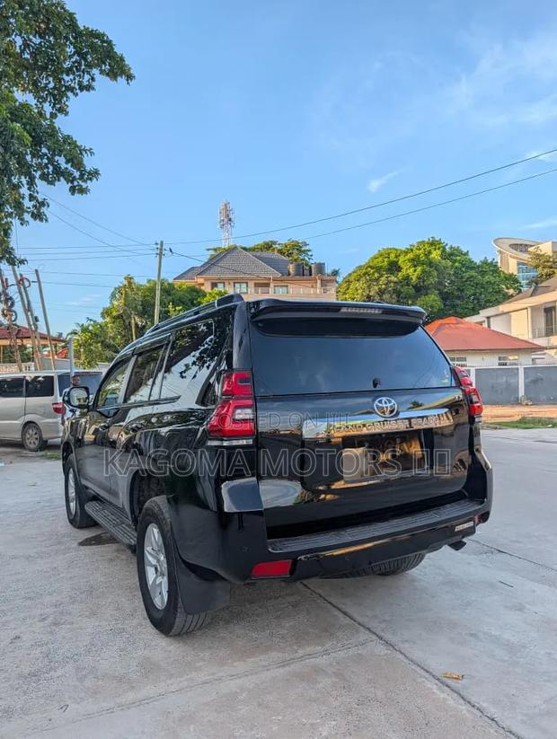 Toyota Land Cruiser Prado 2021 Black