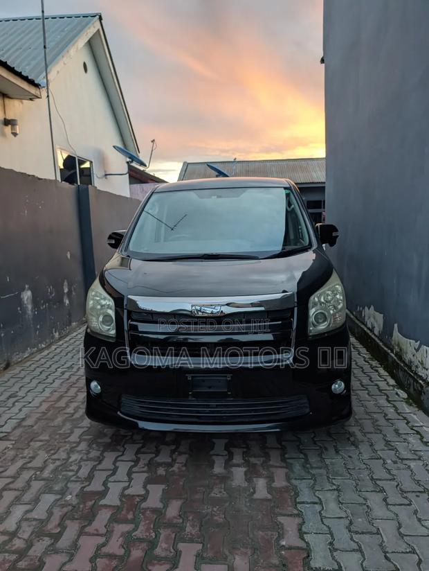 Toyota Noah 2007 Black