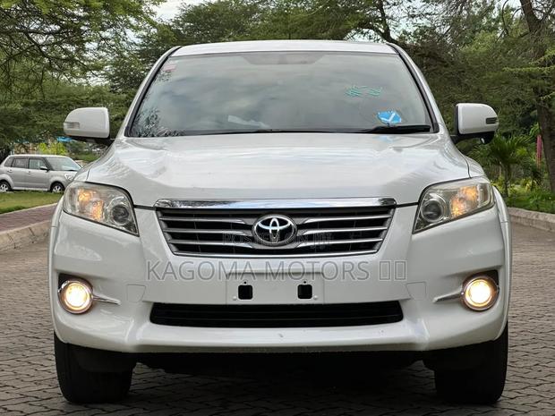 Toyota Vanguard 2010 White