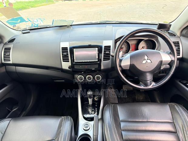 Mitsubishi Outlander Sport ES 2011 White