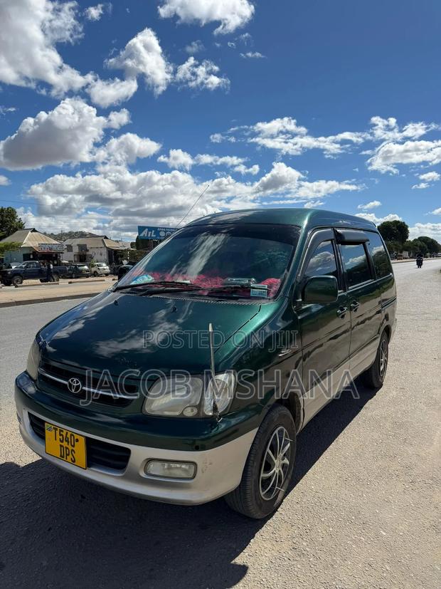 Toyota Noah 2002 Beige