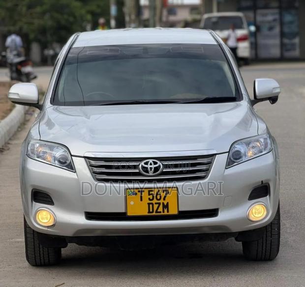 Toyota Vanguard 2010 Silver