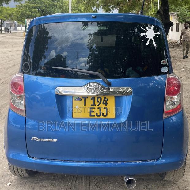 Toyota Ractis 2005 Blue