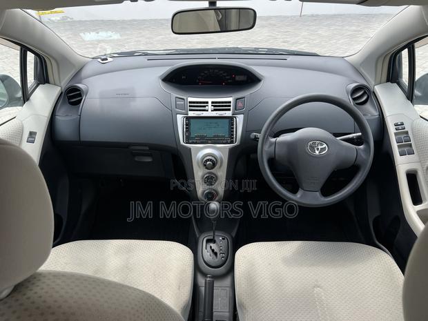 Toyota Vitz 2008 Blue