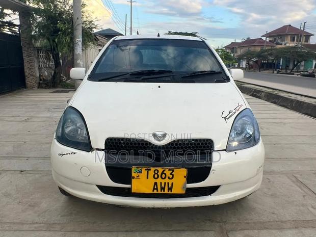 Toyota Vitz 2001 White