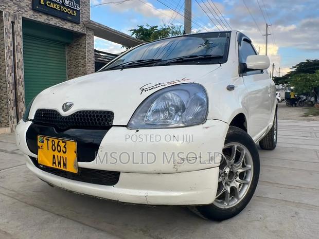 Toyota Vitz 2001 White