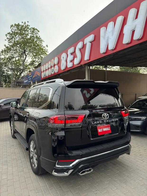 Toyota Land Cruiser LC300 2025 Black
