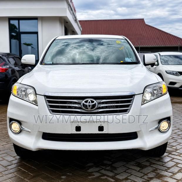Toyota Vanguard 2011 Ivory