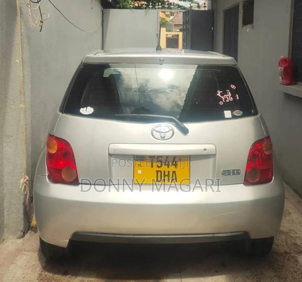 Toyota IST 2004 Silver