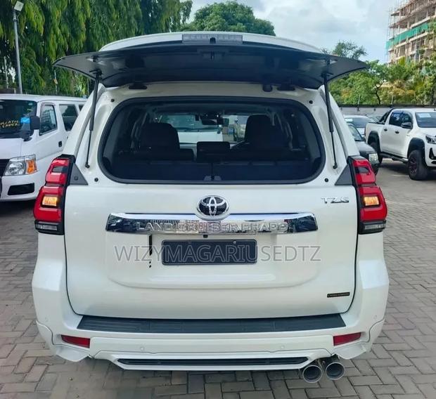 Toyota Land Cruiser Prado 2.8 2018 Off white