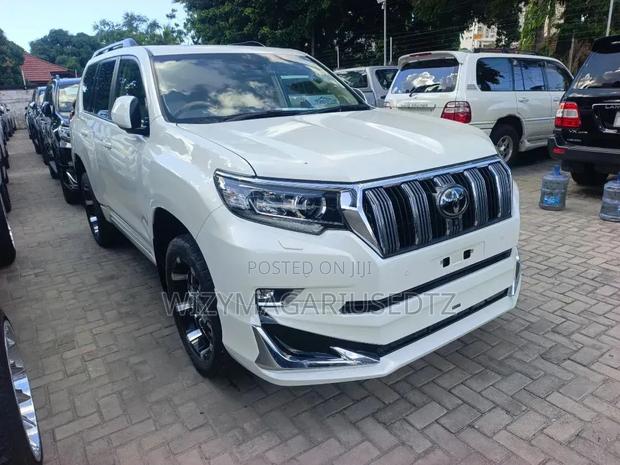 Toyota Land Cruiser Prado 2.8 2022 White