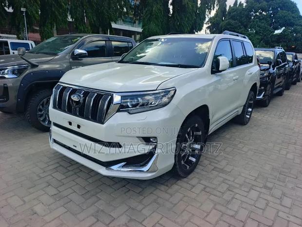 Toyota Land Cruiser Prado 2.8 2022 White