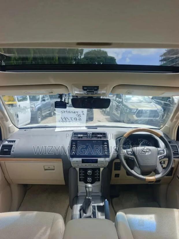 Toyota Land Cruiser Prado 2.8 2022 White